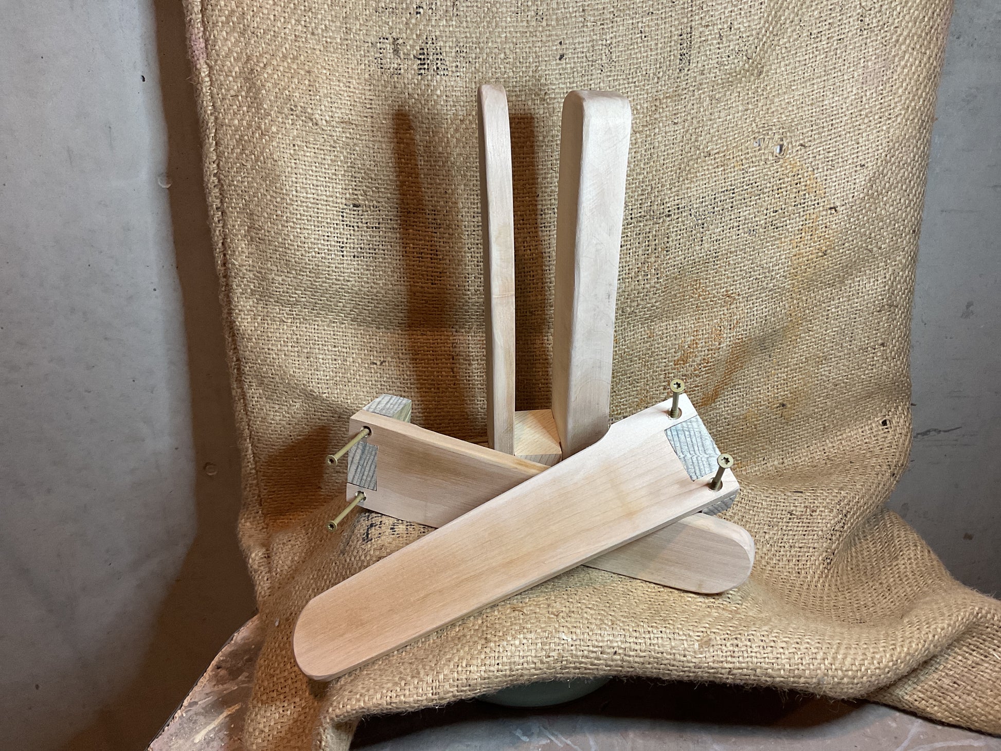 Slim snowboard holders