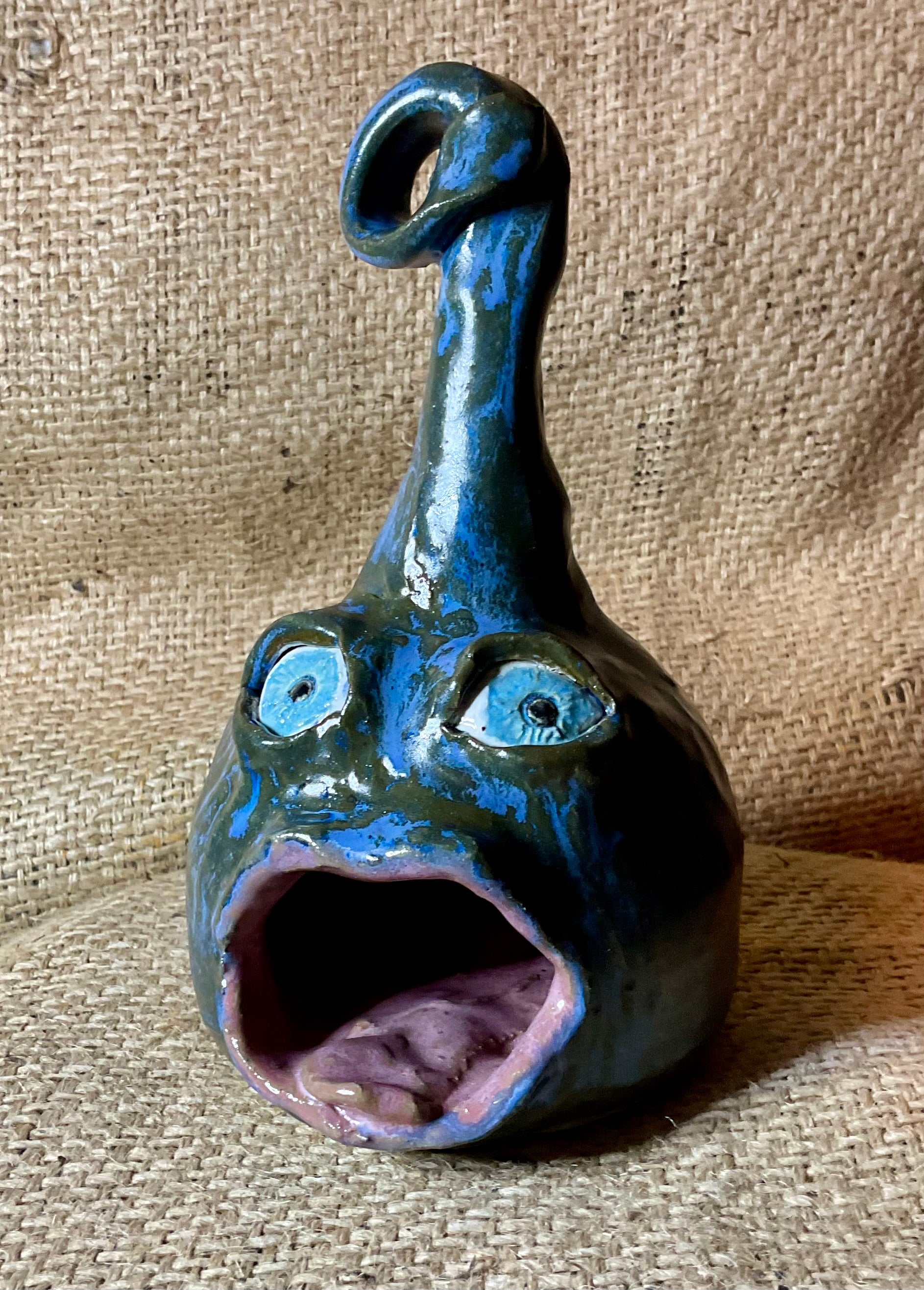 Pottery-face birdfeeder