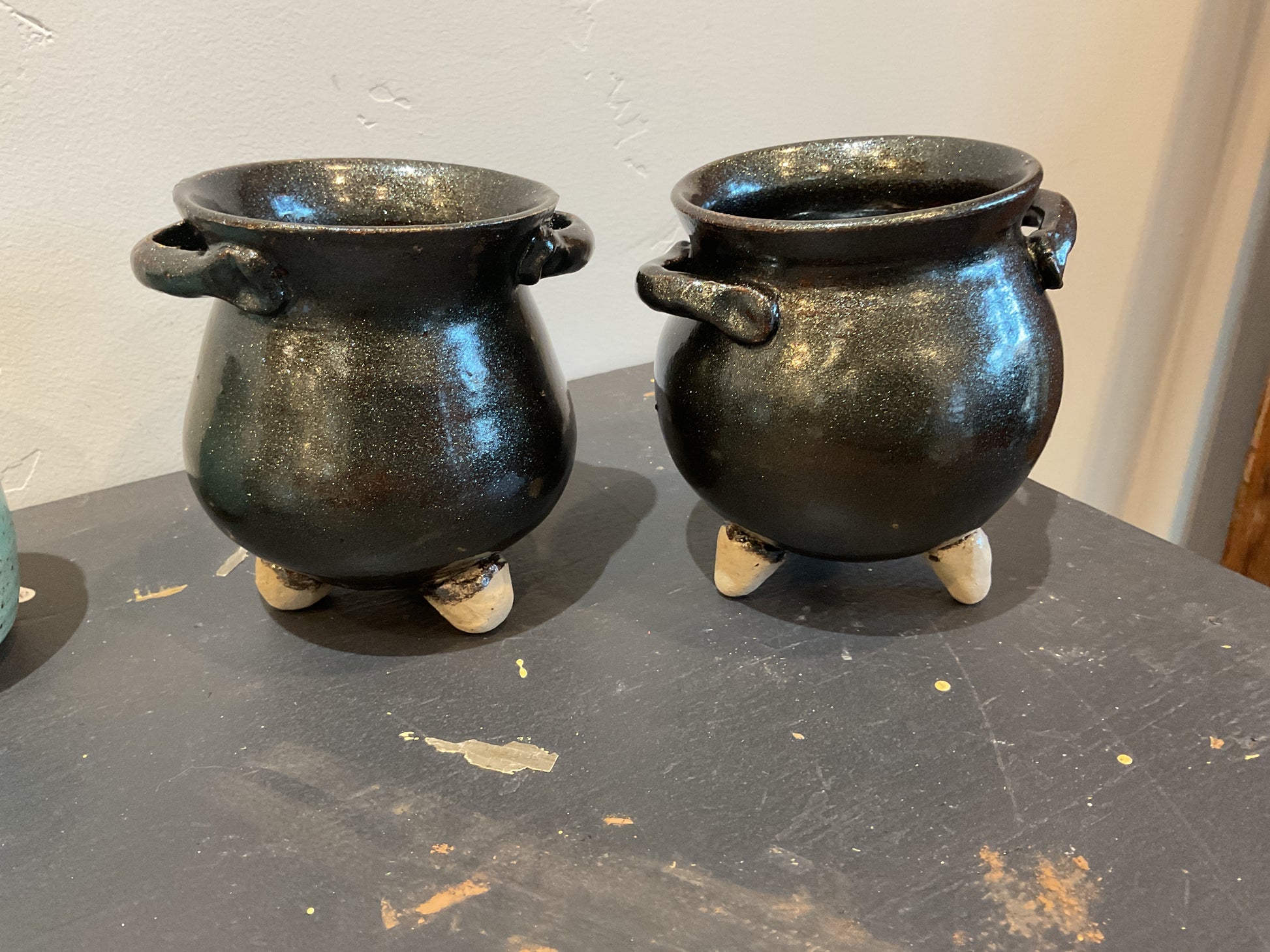 Pottery- cauldron black