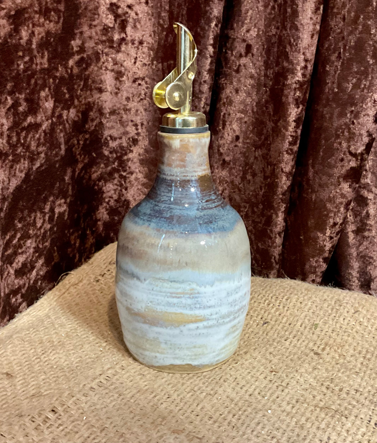 Pottery oil pour