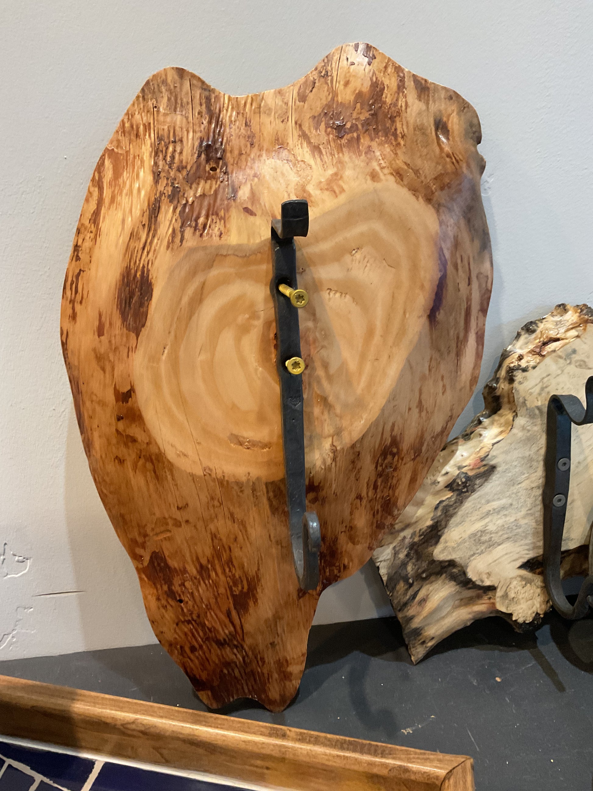 Wooden tree knot w/ hook